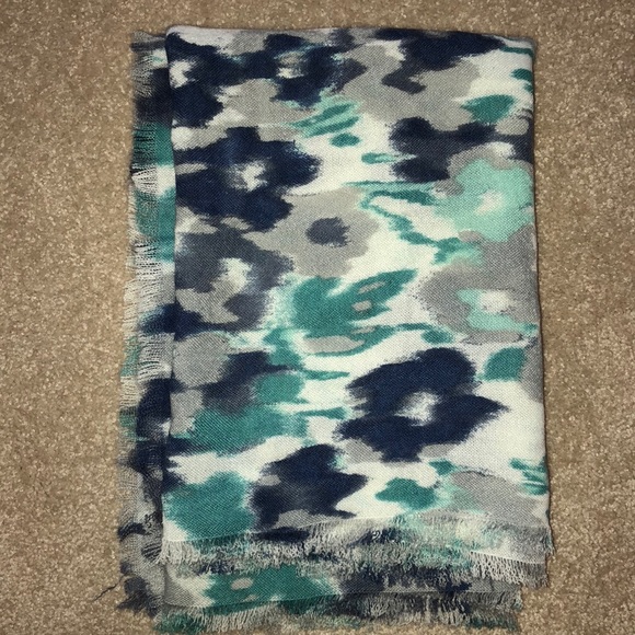 Blue and white scarf - Picture 1 of 1